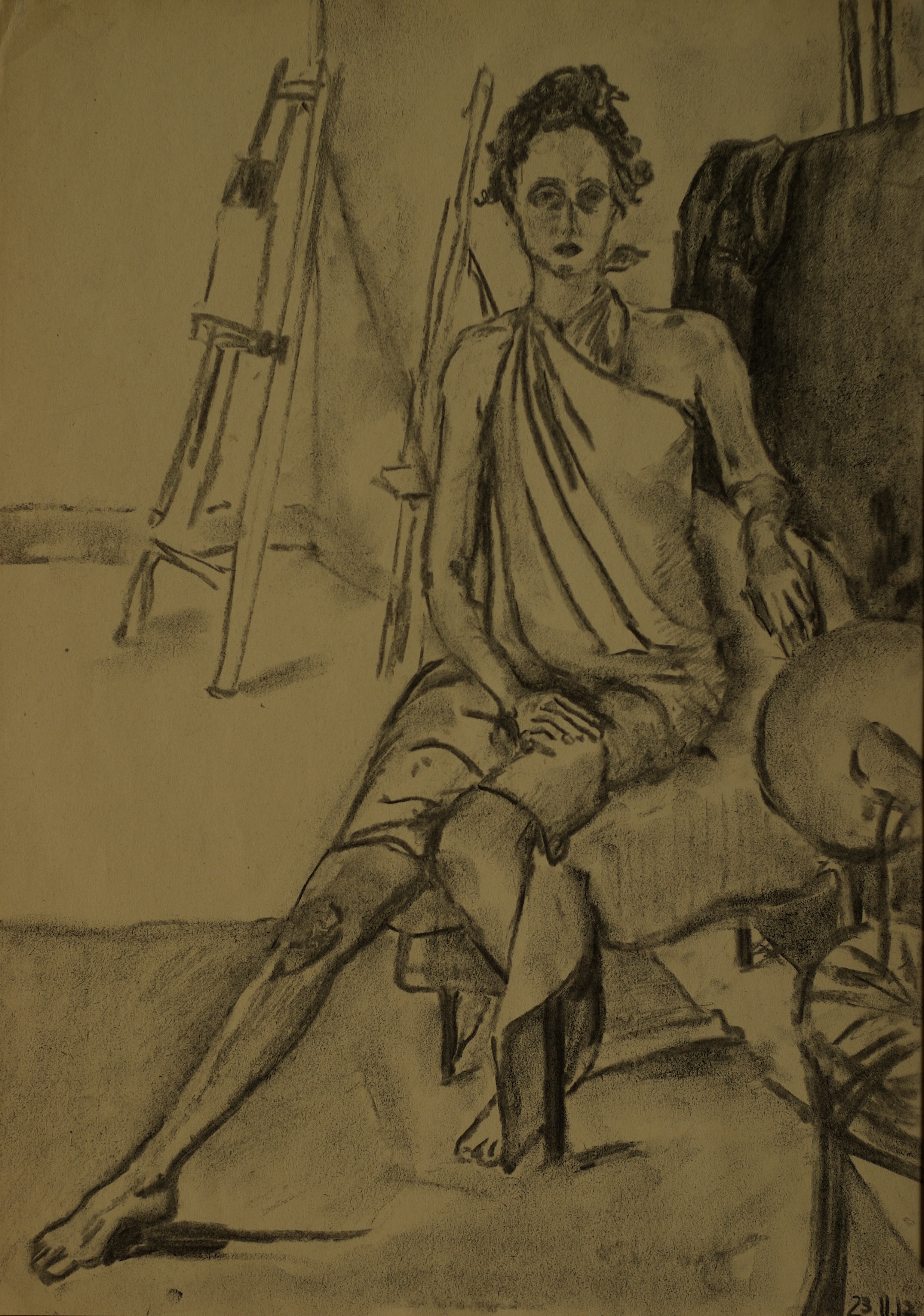 61 Irene, bekleidete Figur, sitzend im Atelier, 2011